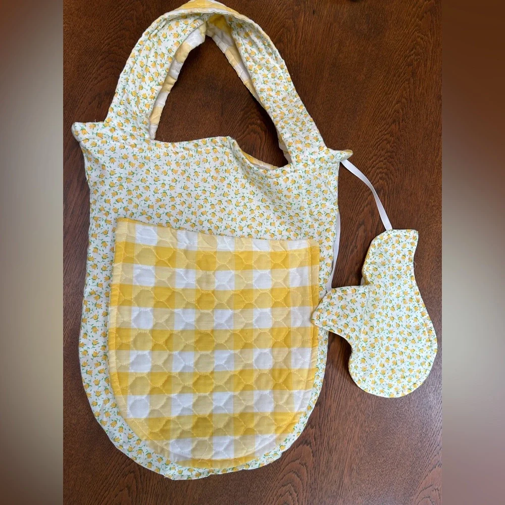 Reversible Yellow & White Quilted Bag w Matching tie-on bib. New-never used.